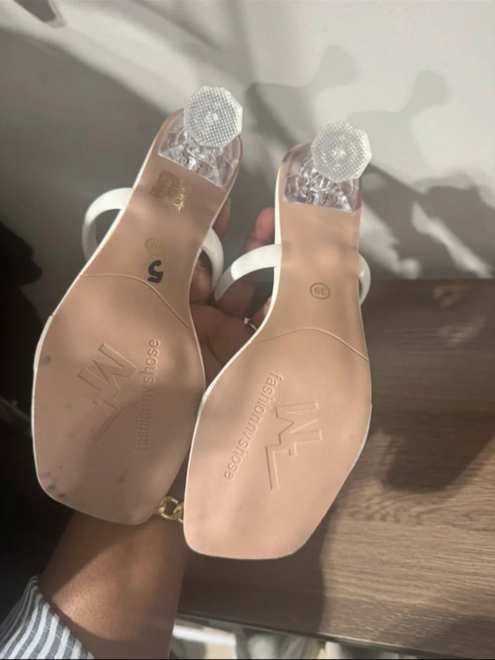 ❤️White Open-Toe Slide Sandals with Round Toe Accent